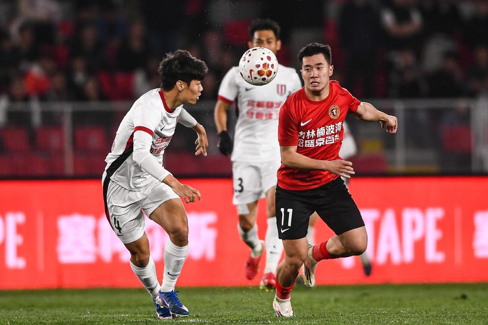 詹姆斯手指伤势稳定客场最后一战球队将全力备战